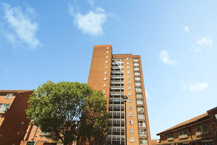 1 Bedroom Flat To Rent In Trewlayney Estate, Paragon Road, London, E9