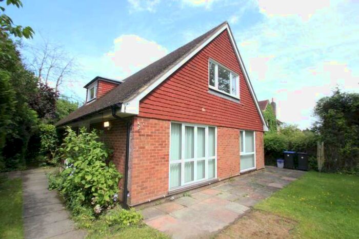4 Bedroom Bungalow To Rent In Woking, GU22