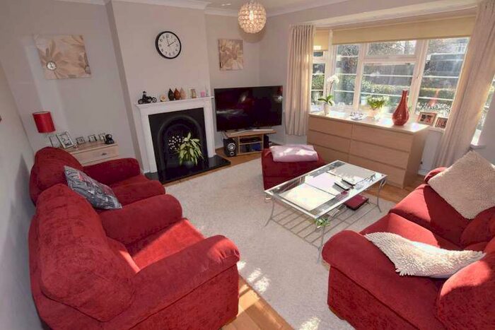 2 Bedroom Flat To Rent In Frith Court, Mill Hill, London, NW7