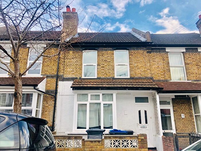 3 Bedroom Terraced House To Rent In Pemdevon Road, Croydon, CR0
