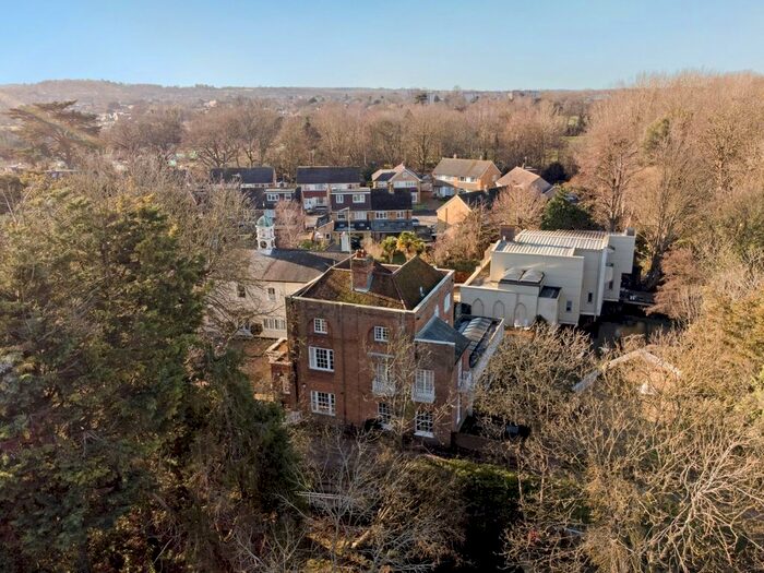 6 Bedroom Detached House To Rent In Mill Lane, Windsor SL4