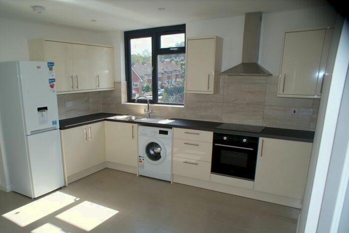 3 Bedroom Maisonette To Rent In Windsor Close, Godalming, GU7