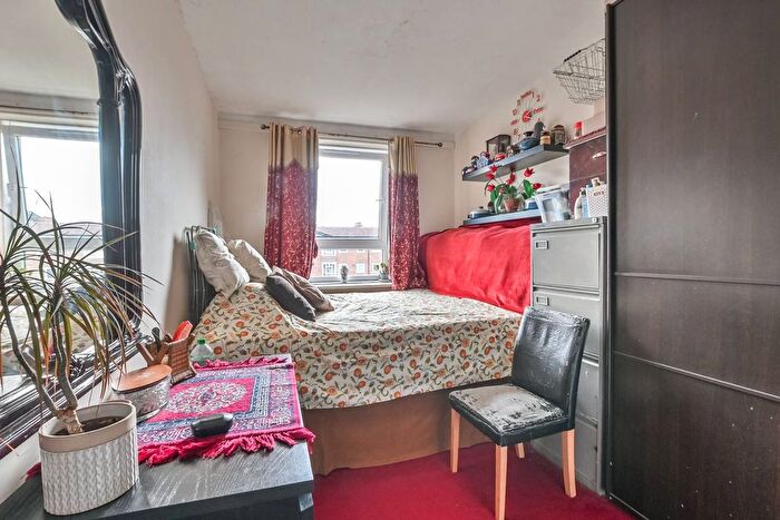 2 Bedroom Flat To Rent In Springfield, Hackney, London, E5