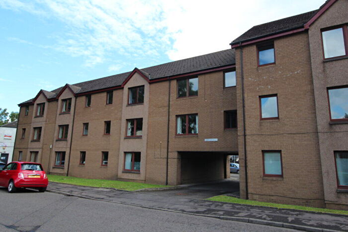 2 Bedroom Flat To Rent In Forth Court, Riverside, FK8