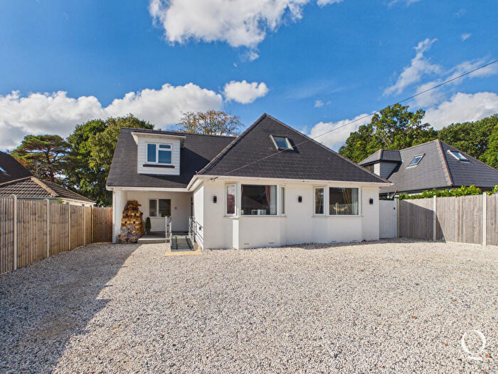 5 Bedroom Detached House For Sale In Skipton Close, Broadstone, BH18