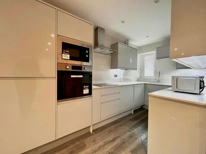 3 Bedroom Flat To Rent In Iver, Slough, SL0