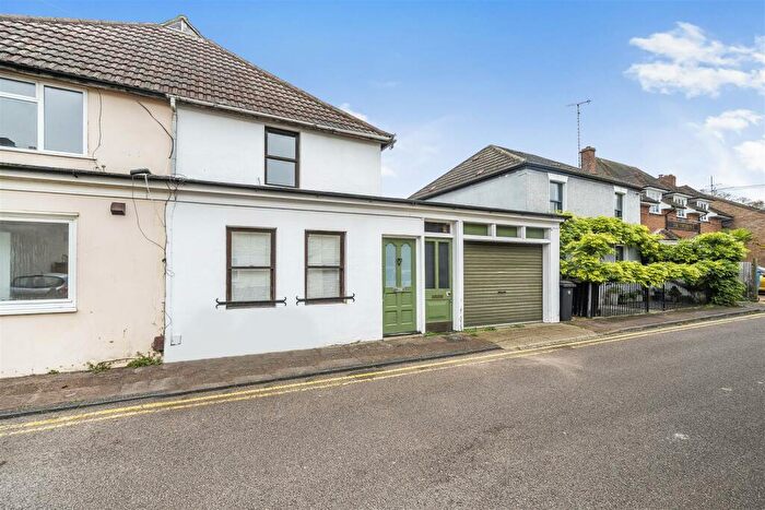 2 Bedroom Semi-Detached House To Rent In Mill Street, Kingston Upon Thames, KT1