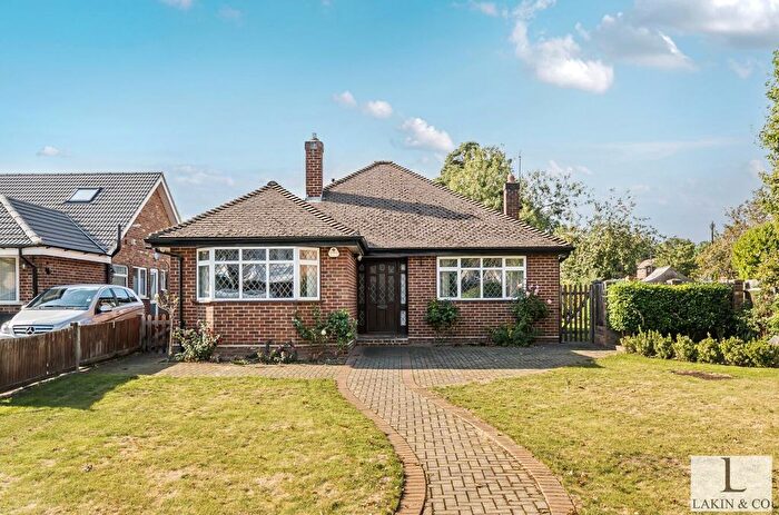2 Bedroom Detached Bungalow For Sale In Thornhill Road, Ickenham, UB10