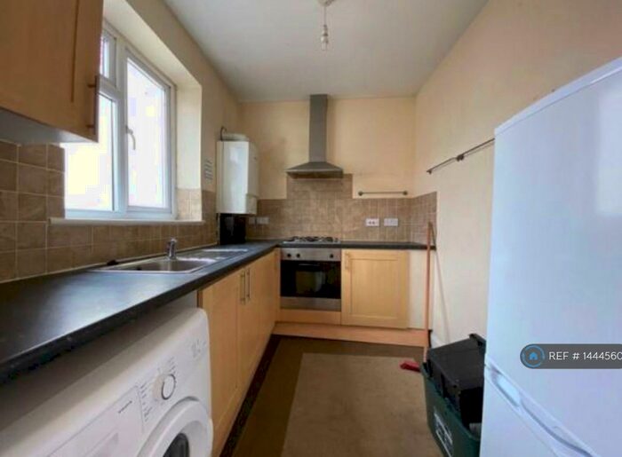 2 Bedroom Flat To Rent In Stapleton Road, Bristol, BS5