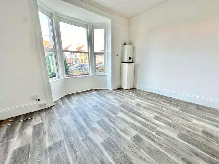 1 Bedroom Flat For Sale In Dorchester Road, Weymouth, DT4