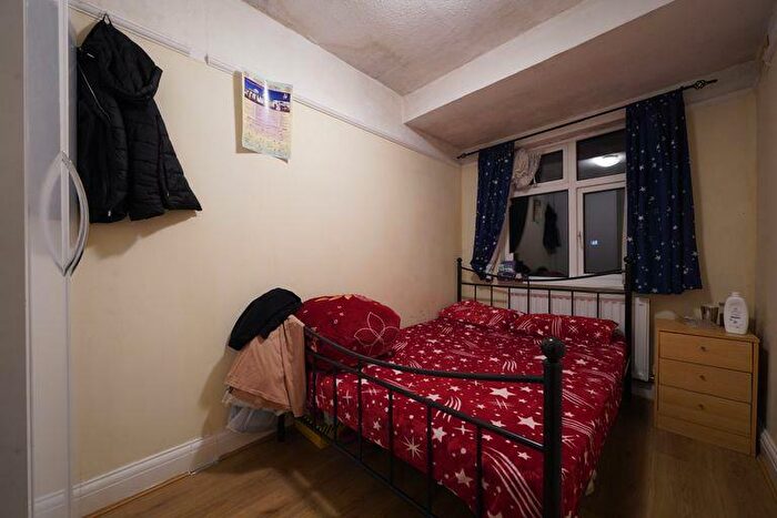 4 Bedroom Semi-Detached House To Rent In Arundel Drive, Harrow, HA2