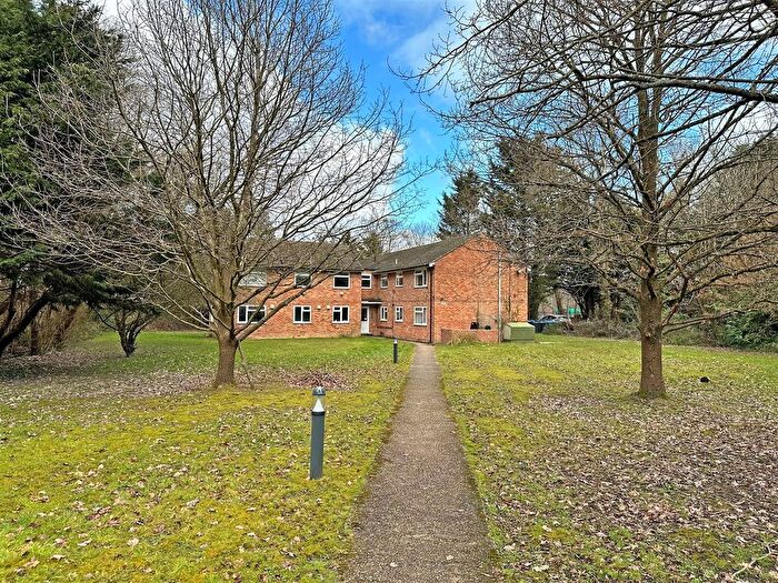 2 Bedroom Flat For Sale In Green Lane, Shipley Bridge, Horley, RH6