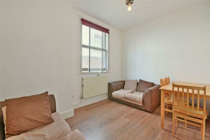 4 Bedroom Flat To Rent In Holloway Road, Islington, N7