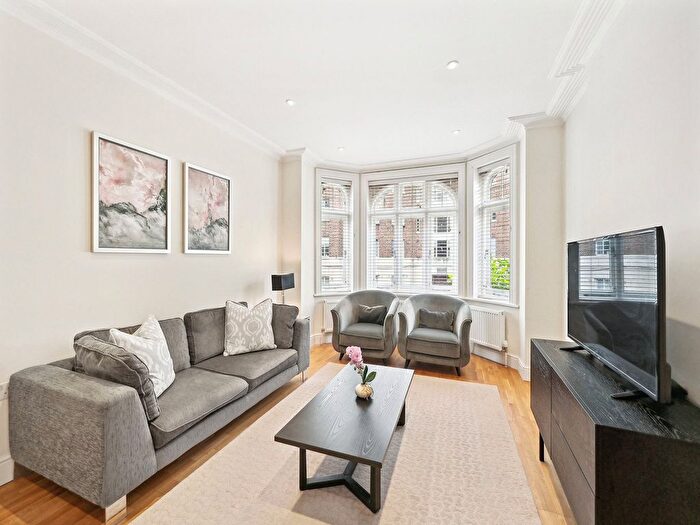3 Bedroom Flat To Rent In Hamlet Gardens, King Street, W6