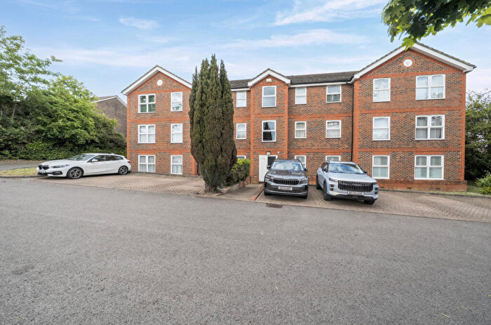 2 Bedroom Apartment For Sale In Warren Down, Bracknell, Berkshire, RG42