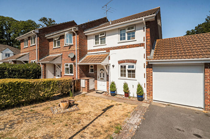 3 Bedroom End Of Terrace House For Sale In Hawkesworth Drive, Bagshot, Surrey, GU19