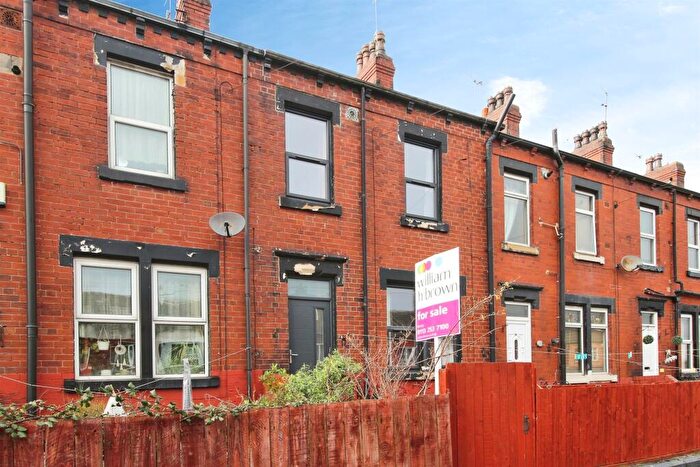 2 Bedroom Terraced House For Sale In Longroyd Place, Leeds, LS11