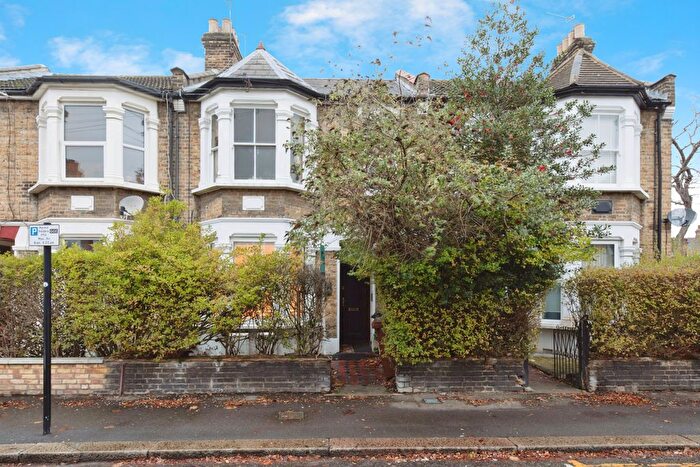 2 Bedroom Maisonette For Sale In Richmond Road, London, E11