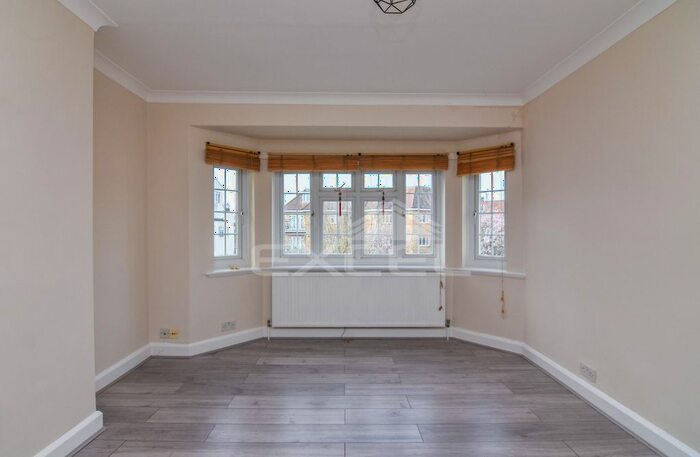 2 Bedroom Flat To Rent In Townshend Road, St Johns Wood, London, NW8