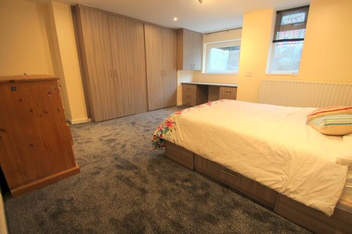 6 Bedroom Terraced House To Rent In Chapel Lane, Headingley, Leeds, LS6