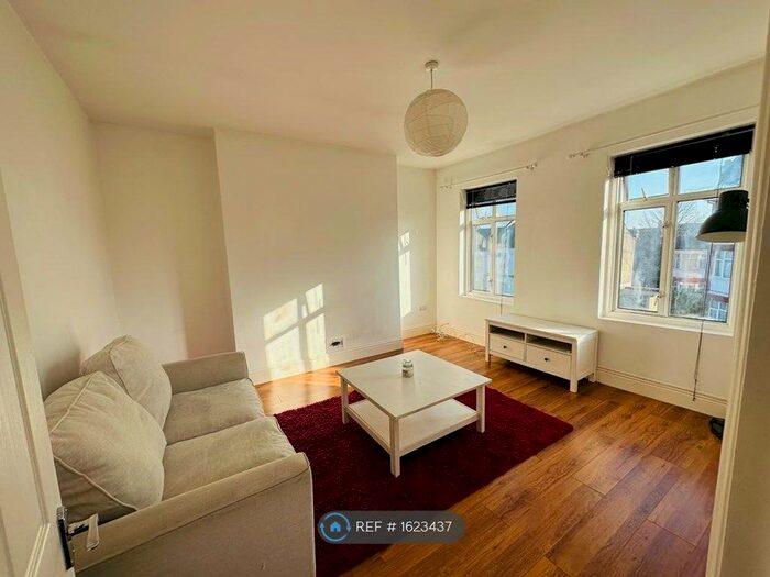 2 Bedroom Flat To Rent In Newnham Road, London, N22