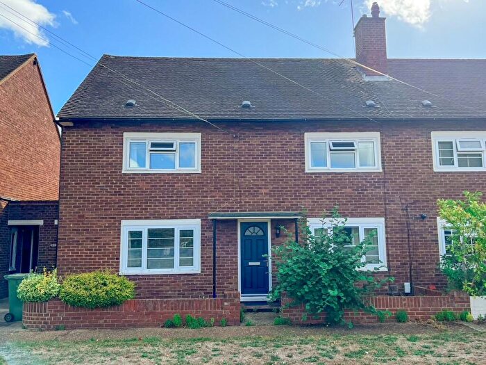 2 Bedroom Maisonette For Sale In Grange Road, West Molesey, Molesey, KT8