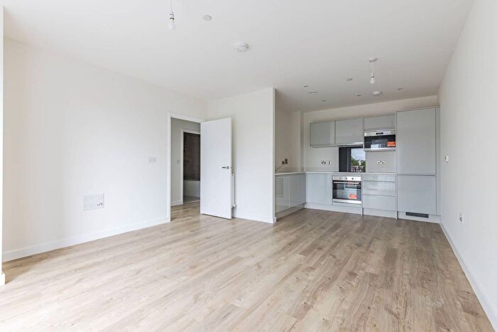 1 Bedroom Flat To Rent In Borders Lane, Loughton, IG10
