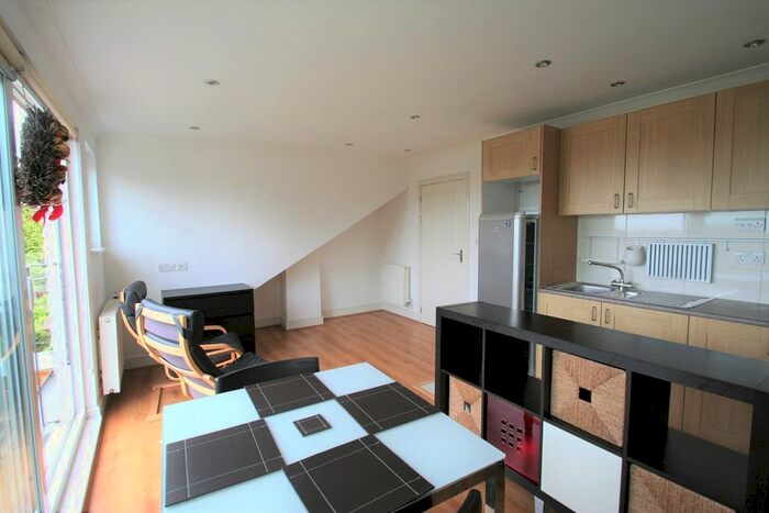 1 Bedroom Flat To Rent In Rosemary Avenue, Finchley Central, London, N3