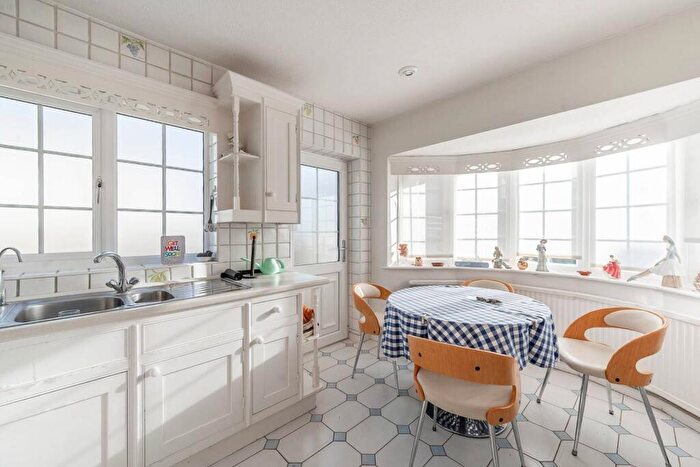 4 Bedroom Detached House To Rent In Jellicoe Gardens, Harrow, Stanmore, HA7