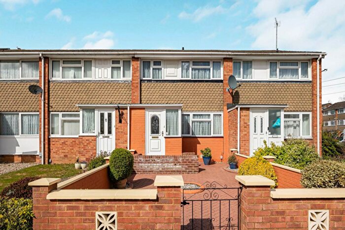 3 Bedroom Terraced House For Sale In Poole Close, Tilehurst, RG30