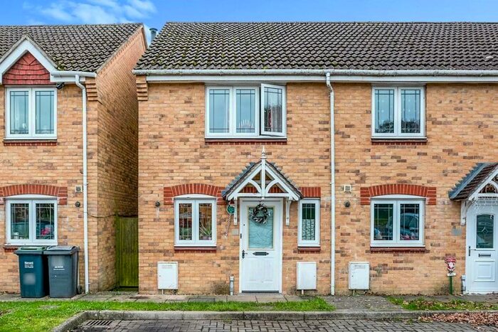 2 Bedroom House To Rent In Hobby Close, Waterlooville, Hampshire, PO8