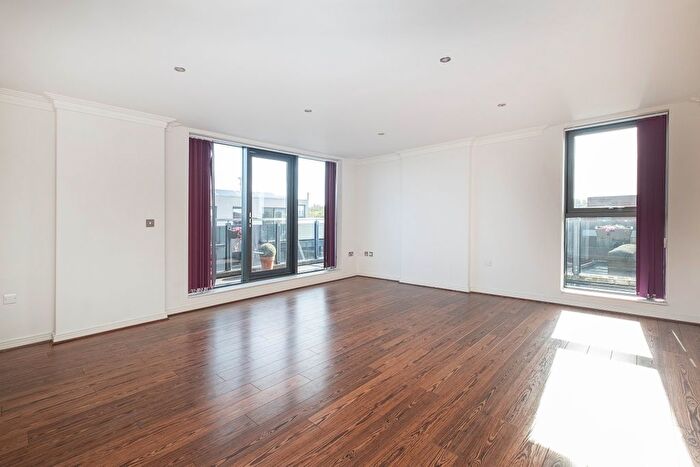 2 Bedroom Flat To Rent In St. Marys Road, Surbiton, KT6