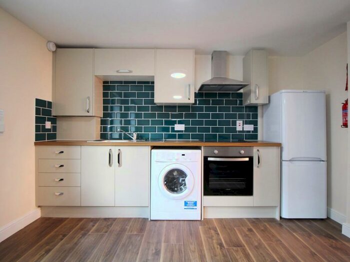 2 Bedroom Apartment To Rent In Blenheim Terrace, Leeds, West Yorkshire, LS2