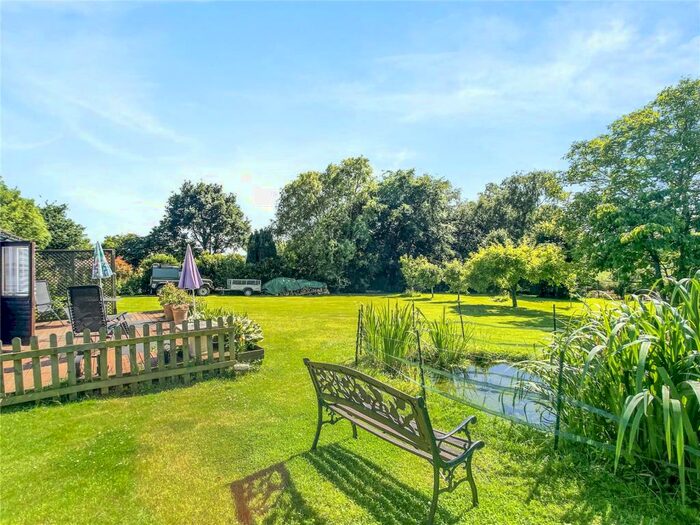 3 Bedroom End Of Terrace House For Sale In Highcross Road, Southfleet, Gravesend, Kent, DA13