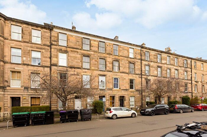 2 Bedroom Flat For Sale In / Lutton Place, Edinburgh, EH8