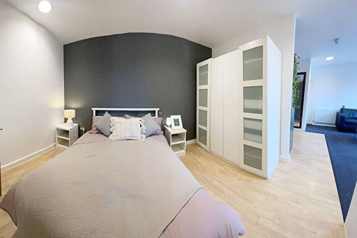 Studio To Rent In Kirby Street, London, EC1N