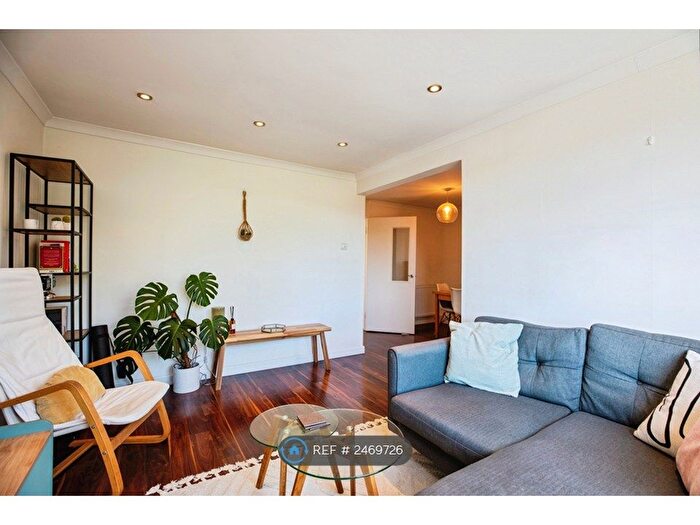 2 Bedroom Flat To Rent In Bedford Hill, London, SW12