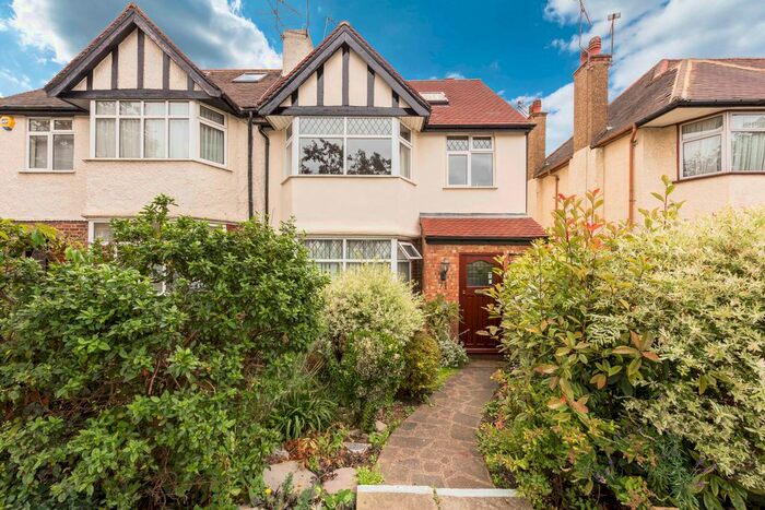 1 Bedroom Flat To Rent In Holders Hill Drive, Hendon, NW4