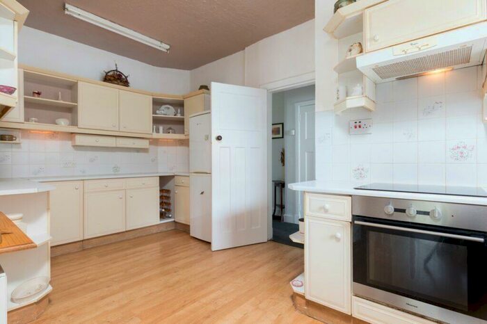 4 Bedroom Detached Bungalow For Sale In Ruthven Avenue, Giffnock, G46