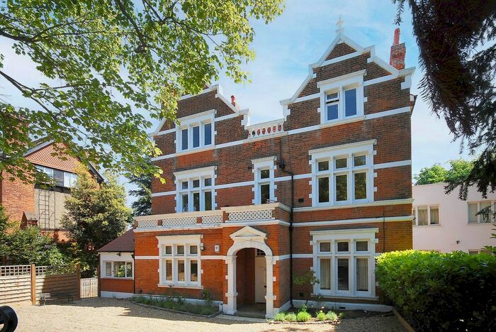 3 Bedroom Flat To Rent In Arthur Road, Wimbledon Park, London, SW19