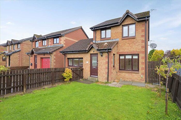 4 Bedroom Detached House For Sale In Haining Grove, FK2