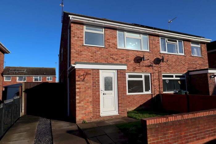 3 Bedroom Semi-Detached House To Rent In Mendip Close, Lincoln, LN5