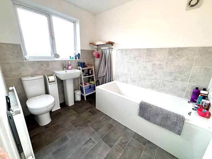 4 Bedroom Detached House For Sale In Maes Macsen, Carmarthen, SA31