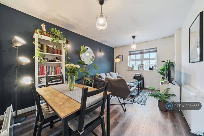 2 Bedroom Flat To Rent In Bellam Court, Manchester, M27