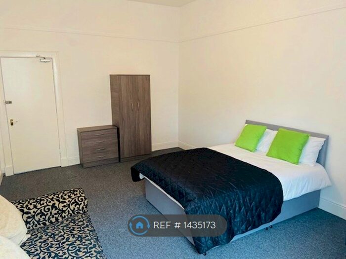 4 Bedroom Flat To Rent In Willowbank Crescent, Glasgow, G3