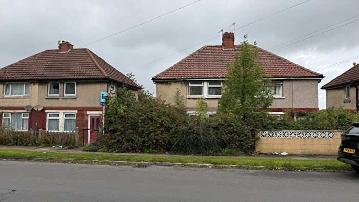 3 Bedroom Semi-Detached House For Sale In Lynfield Drive, Bradford, BD9