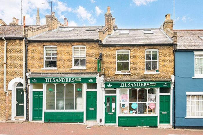 3 Bedroom Flat To Rent In Medfield Street, Putney, SW15