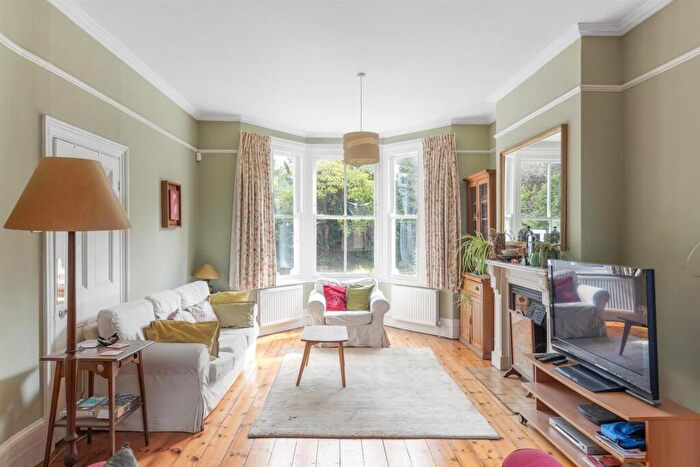 4 Bedroom End Of Terrace House For Sale In Kitto Road, London, SE14