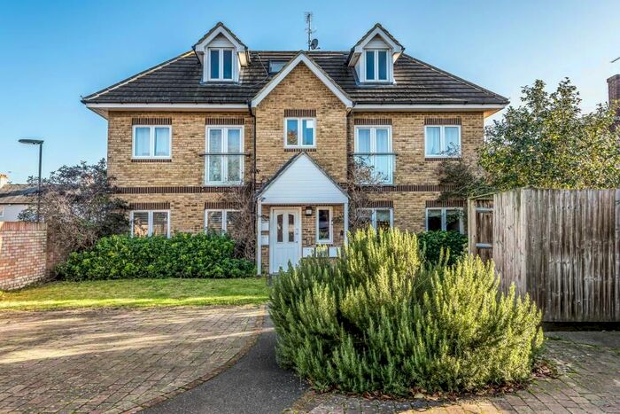 2 Bedroom Flat To Rent In Hart House, Lower Sunbury TW16