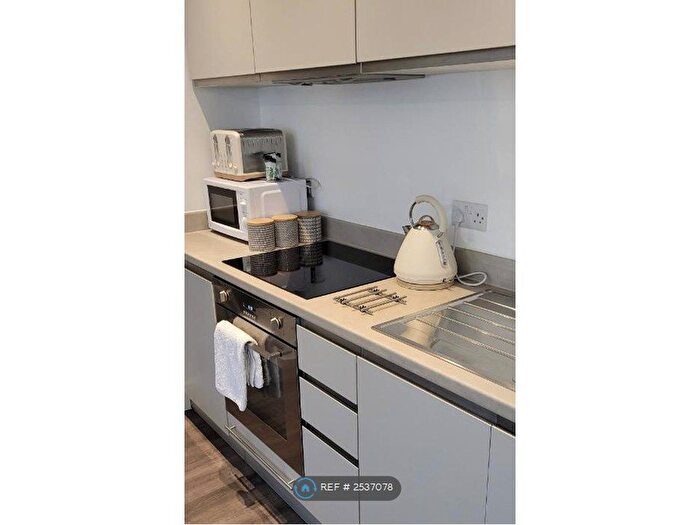 1 Bedroom Flat To Rent In Century Place, Bristol, BS2